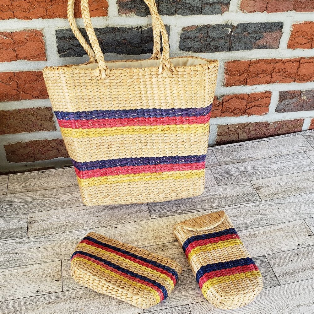 Straw bag with accessories